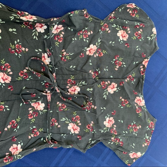 Aeropostale Short Sleeve Gray Floral Dress - Picture 4 of 5